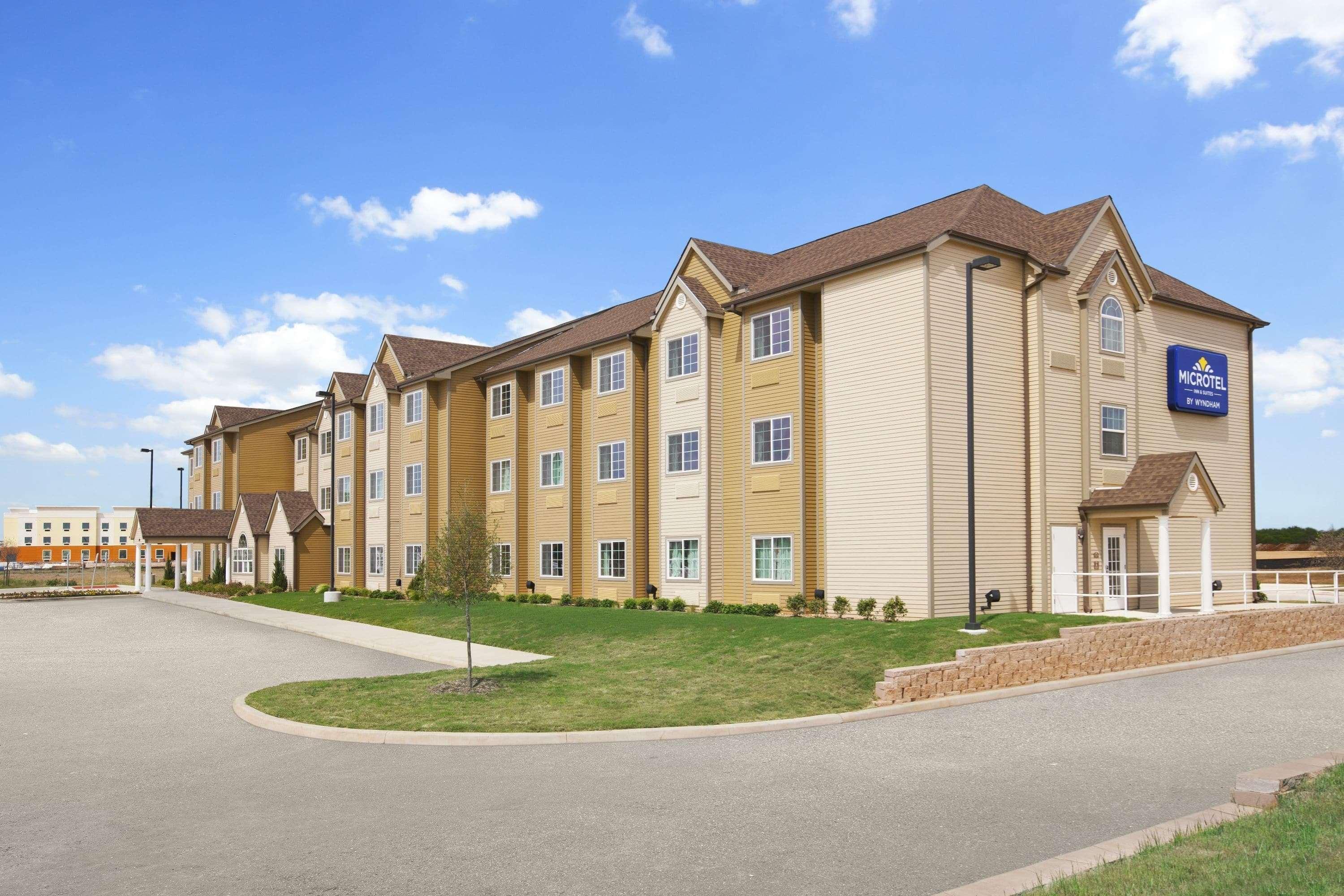 Microtel Inn & Suites Котулла Экстерьер фото