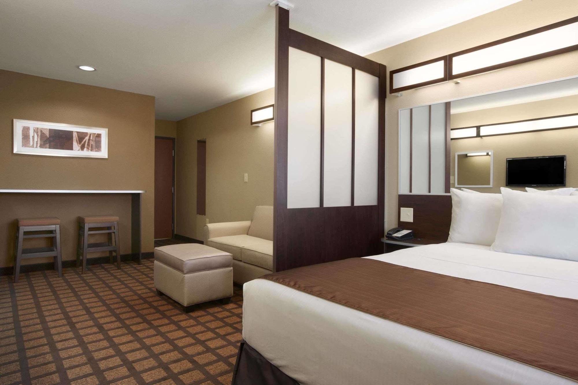 Microtel Inn & Suites Котулла Экстерьер фото